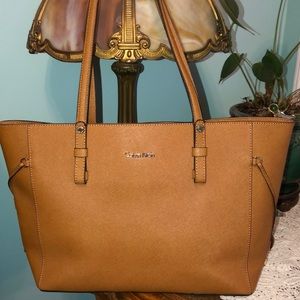 CALVIN KLEIN BRONZE TOTE-LOTS OF ROOM & POCKETS